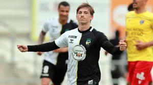 Sc Farense Ryan Gauld Versus Académico Viseu Wallpaper