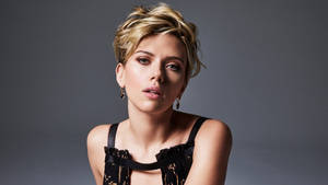 Scarlett Johansson Rocks A Chic Pixie Cut Wallpaper