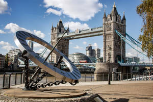 Sculpture Near Tower Bridge London Wallpaper