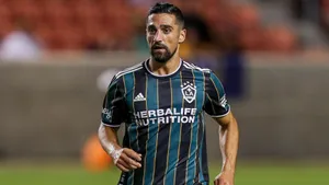 Sebastian Lletget In La Galaxy Jersey Wallpaper