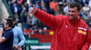 Sergi Bruguera Thumbs-up Wallpaper