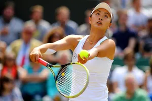 Serve Toss Shuai Peng Blurry Backdrop Wallpaper