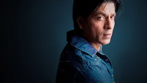 Shah Rukh Khan Dramatic Photoshoot Wallpaper