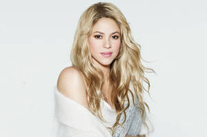 Shakira In White Wallpaper