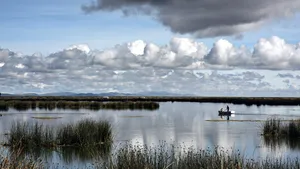 Shallow Waters Off The Shore Of Lake Titicaca Wallpaper