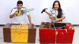 Shfa Holding A Hammer Wallpaper