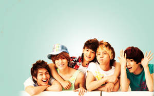 Shinee Casual Group Photo Wallpaper