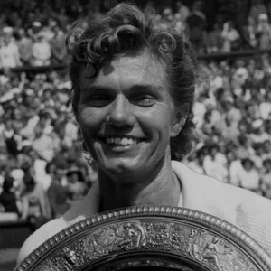 Shirley Fry Irvin French Open Champion Wallpaper