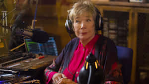 Shirley Maclaine Radio Or Podcast Talk Show Wallpaper