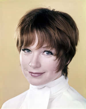 Shirley Maclaine Young Retro Wallpaper