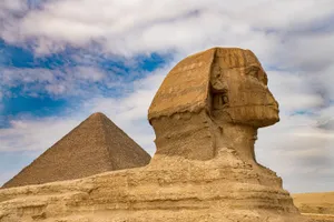 Side View Of The Great Sphinx Of Giza Wallpaper
