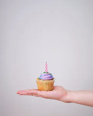Simple Aesthetic Happy Birthday Cupcake Wallpaper