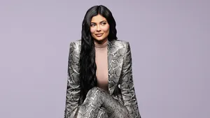 Sitting Kylie Jenner In Snakeskin Suit Wallpaper