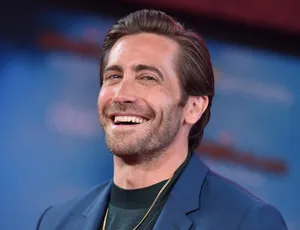 Smiling Jake Gyllenhaal Wallpaper