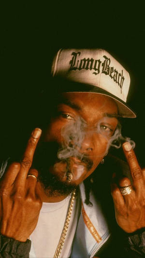 Snoop Dog Middle Finger Gesture Wallpaper