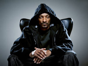 Snoop Dogg Black Leather Chair Wallpaper