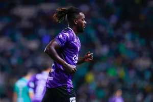 Soccer Playerin Purple Jersey Action Shot Wallpaper