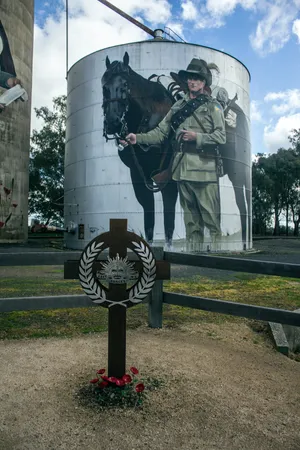 Soldier Mural Remembrance Day Wallpaper