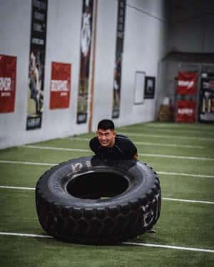 Song Yadong Tire Lifting Workout Wallpaper