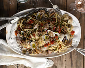 Spaghetti Alla Vongole On White Plate Wallpaper