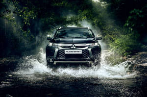 Splashed Black Mitsubishi Pajero Wallpaper