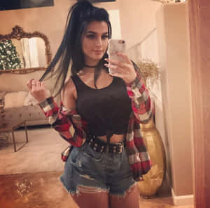 Sssniperwolf Mirror Selfie Wallpaper