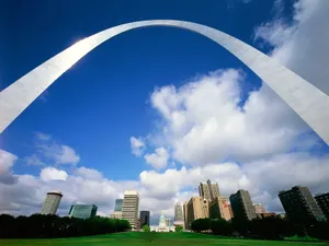 St. Louis Arch View Of Courthouse Wallpaper