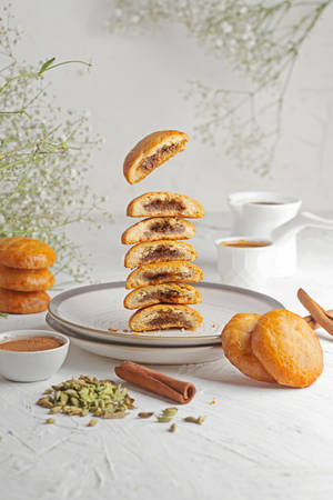 Stacked Kleja Pasties On Plate Wallpaper