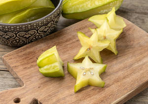 Star Fruit On Chopping Board Wallpaper