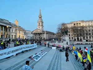 Steps Leading To Trafalgar Square Wallpaper
