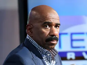 Steve Harvey In A Suit Looking Right Wallpaper