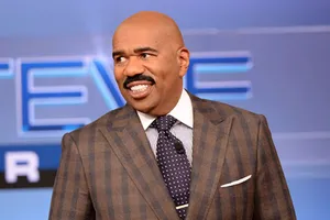 Steve Harvey Smiling And Looking Left Wallpaper