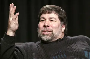 Steve Wozniak Raised One Hand Wallpaper