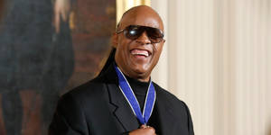 Stevie Wonder Receiving Presidential Medal Of Freedom Wallpaper