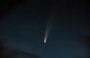 Stunning Comet In Night Sky Wallpaper