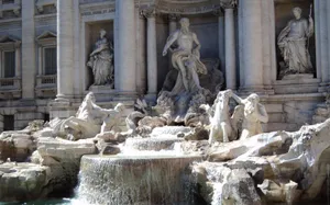 Stunning Statues Of The Trevi Fountain Wallpaper