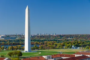 Sunny Day Washington Monument Wallpaper