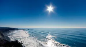 Sunshine Beach Scenery Wallpaper