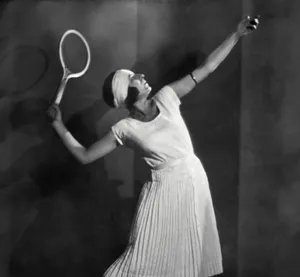 Suzanne Lenglen Service Stance Wallpaper