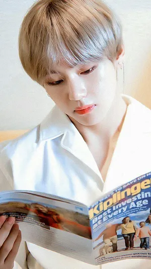 Taehyung Cute Reading Magazine Wallpaper