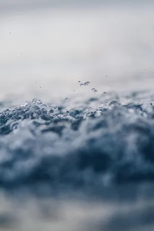 Take A Dive Into The Serenity That A Water Aesthetic Can Give You. Wallpaper