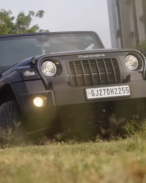 Thar 4k Headlights On Wallpaper