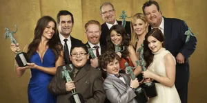 The Cast Of Modern Family At The 2019 Sag Awards Wallpaper