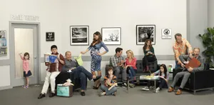 The Dunphy-pritchett-tucker Family Seek Family Therapy Wallpaper