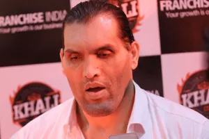 The Great Khali Displays An Intense Expression During A Wrestling Match. Wallpaper