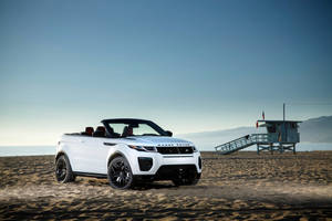 The Iconic White Land Rover Evoque Powers On Wallpaper