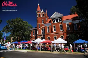 The Picturesque Oxford Campus Of The University Of Mississippi Wallpaper
