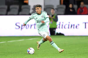 Thiago Almada Atlanta United Fc Jersey Wallpaper