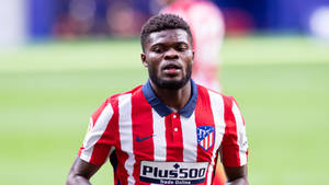 Thomas Partey In A Red And White Uniform Wallpaper