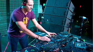 Tiesto In Dj Booth Wallpaper